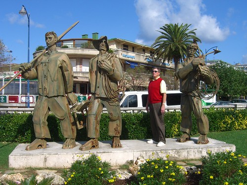 Fishermen statue in Laredo