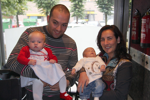 Cousins Andoni and Marga and their children