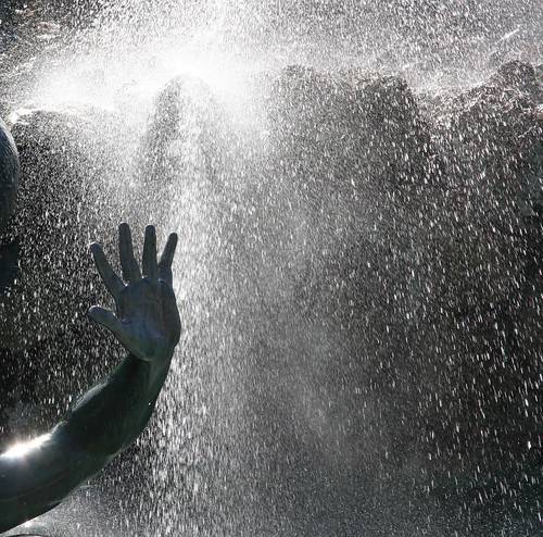 Bordeaux Fountain Hand