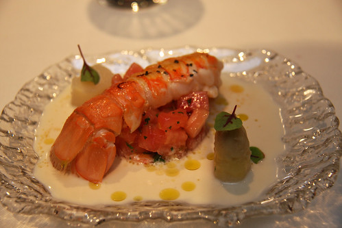 White garlic from Malaga, with white asparagus, a Norwegian lobster tail, and tomato tartare